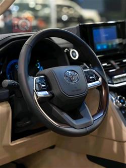 تۆیۆتا لاند کروزەر